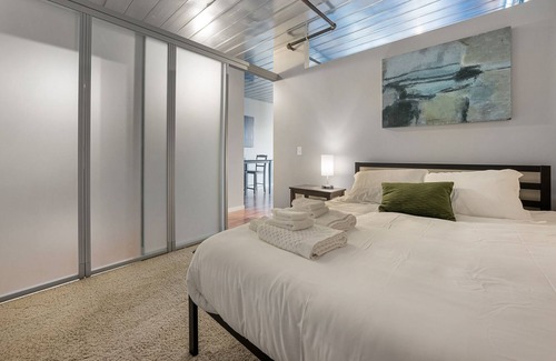Old West Side Condo | Beautiful 1 Bedroom Condo with Amazing Amenities 329