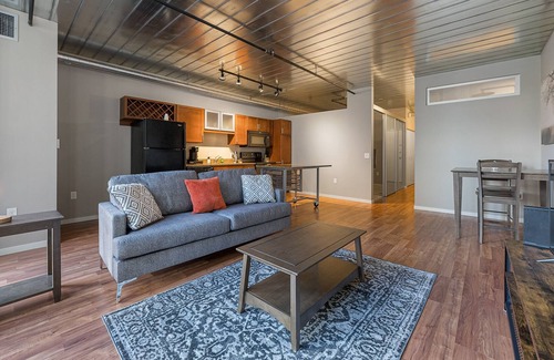 Old West Side Condo | Beautiful 1 Bedroom Condo with Amazing Amenities 329