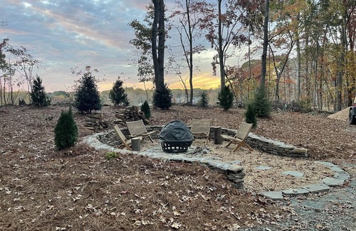 Winston - Salem Cabin | Beautiful 1800’s Cabin with newly renovated addition. WFU only 5 miles away.