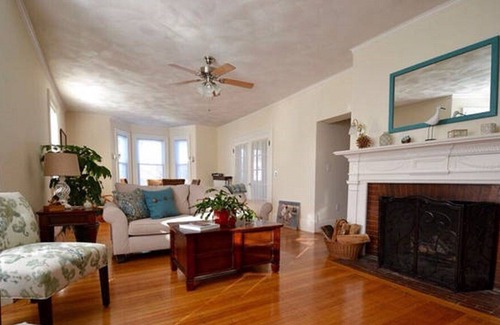 Beverly Apartment | Beautiful 1900 Victorian 1.5 blocks to ocean!!!!
