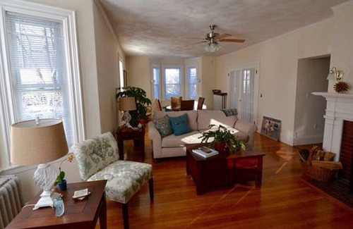 Beverly Apartment | Beautiful 1900 Victorian 1.5 blocks to ocean!!!!