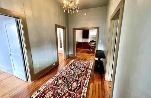Smithville House | Beautiful 1900s Victorian House and Pool