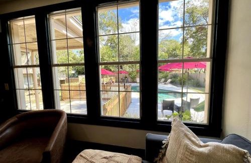Smithville House | Beautiful 1900s Victorian House and Pool