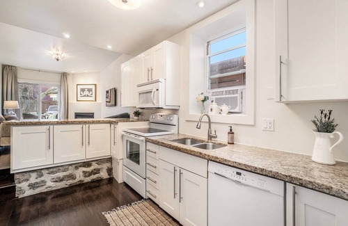 Byward Market - Parliament Hill House | Beautiful, 19th century Semi in the Heart of the Byward Market