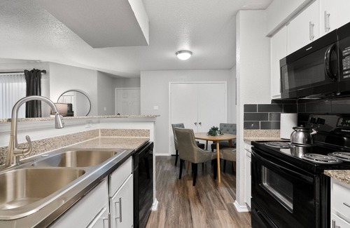 University Hills and Windsor Park Apartment | Beautiful 1BD/1BA in University Hills 7737