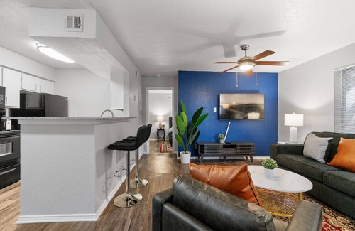 University Hills and Windsor Park Apartment | Beautiful 1BD/1BA in University Hills 7737
