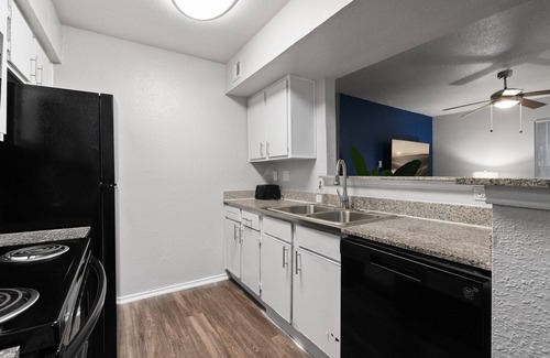 University Hills and Windsor Park Apartment | Beautiful 1BD/1BA in University Hills 3478