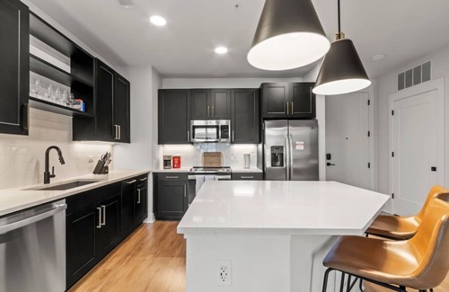 North Hyde Park Apartment | Beautiful 1BD | Vibrant & Central Community | Pool
