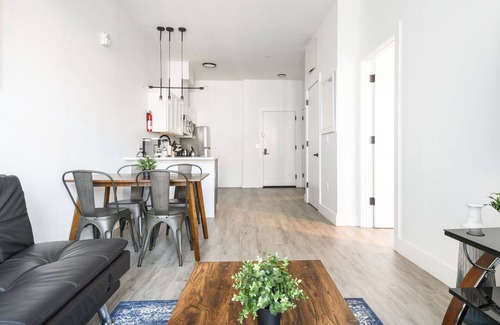 Elizabeth Apartment | Beautiful 1BR Close to Airport 7677