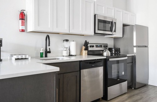Elizabeth Apartment | Beautiful 1BR next to EWR 4253