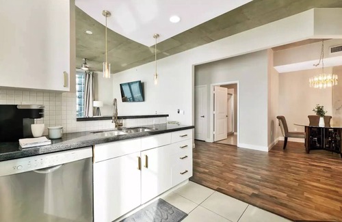 West Palm Beach Condo | Beautiful 2/2 Corner Unit in WPBn