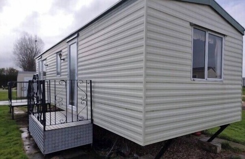 Ingoldmells Cabin | Beautiful 2-Bed caravan in ingoldmells