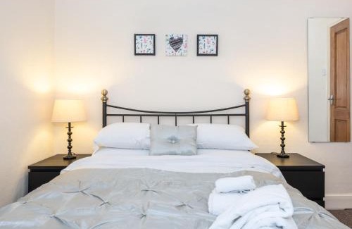York Apartment | Beautiful 2 Bed with Free Parking - Pass the Keys