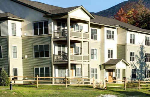 Jeffersonville Apartment | Beautiful 2 bedroom unit at resort, sleeps 10