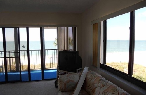 Madeira Beach Condo | Beautiful 2 Bedroom End Unit Beach Front Condo - Affordable!