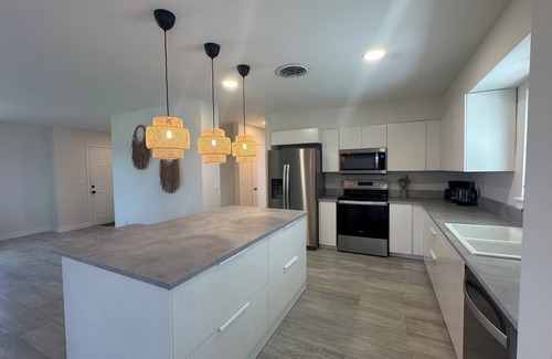 Oakland Hills House | Beautiful 2-bedroom, 2-bathroom in Rotonda West