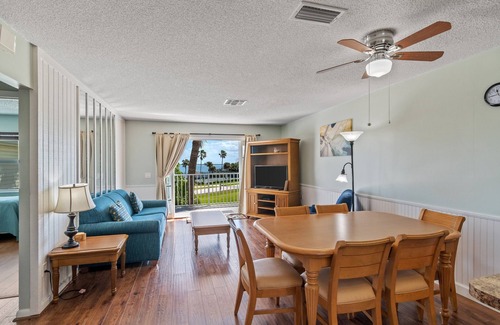 Sebastian Condo | Beautiful 2 bedroom-1 bath on the River available 12/8/2023-12/15/2023
