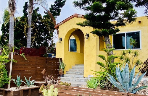 Golden Hill Cottage | ⭐️Beautiful 2 bedroom home with patio ☀️Great neighborhood! close to everything!