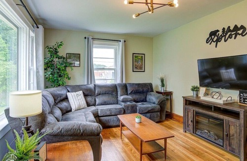 Bristol House | Beautiful 2-Bedroom Home Short Walk to Casino
