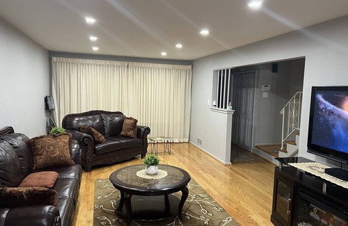 Queens House | Beautiful 2 bedroom house in quiet area 5 min from mall