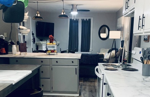 Derrick City Apartment | Beautiful 2 bedroom spacious upper apartment with private driveway , fast Wi-Fi