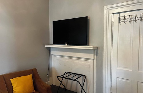 Wadley Condo | Beautiful 2-bedroom Suite with luxury bedding, modern and chic in Wadley, GA