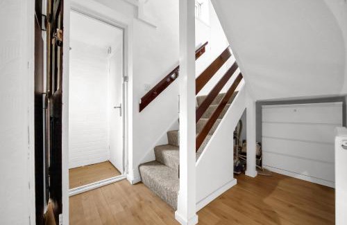 Edgbaston House | Beautiful 2 bedroom, two-storey house with garden, close to city centre