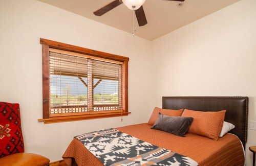 Hereford House | Beautiful 2 Story with Mountain Views