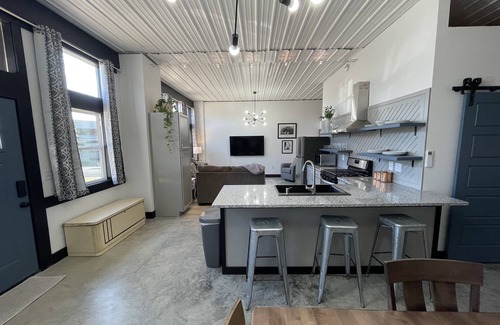 Mountain Home Apartment | Beautiful 2b/2bth near downtown and the park.