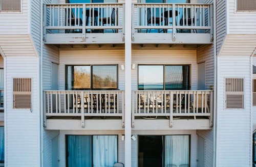 Acme Condo | 🏖️ Beautiful 2BDR Lake View Getaway @ The Shores ➠ 5579