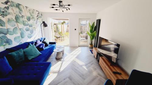 East End Apartment | Beautiful 2bed house with garden, walking distance to town - FREE parking