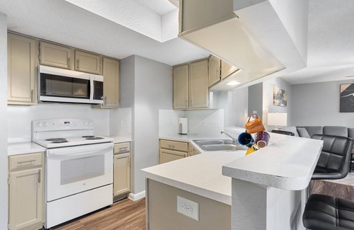Cherrywood Apartment | Beautiful 2BR 5 Mins to UT 9736
