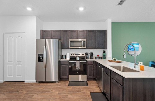 Baymeadows House | Beautiful 2BR Townhome Close to beach/Mayo Clinic