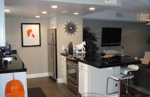 Palm Springs Condo | Beautiful 2nd Floor Condo with pool view.