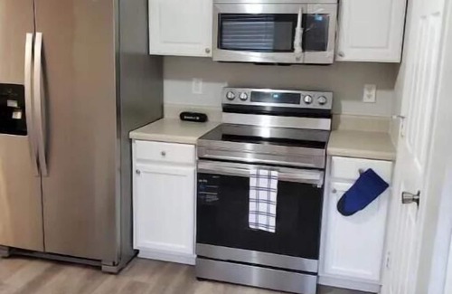 Greensboro House | Beautiful 3/2 Home. Walking distance from Coliseum.