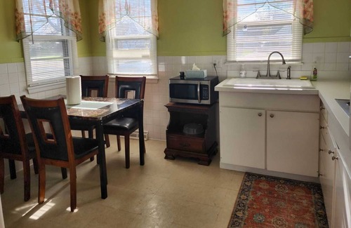 Cheektowaga House | Beautiful 3 Bd entire home, central of Cheektowaga.
