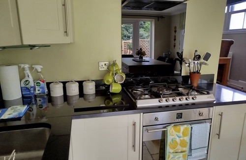 Ascot Cottage | Beautiful 3 bed, 2 bath cottage in Ascot with off road parking. Great location!
