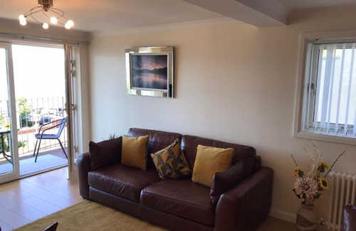 Gourock Apartment | Beautiful 3-Bed Apartment in Gourock