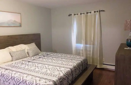 Queens House | Beautiful 3-bedroom home close to UBS arena
