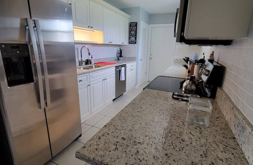 Riviera Beach House | Beautiful 3 bedroom house 5 mins from Singer Island Beach!