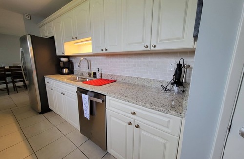 Riviera Beach House | Beautiful 3 bedroom house 5 mins from Singer Island Beach!