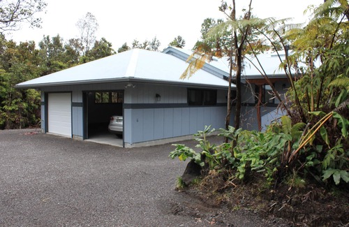 Ohia Estates House | Beautiful 3 Bedroom Rainforest Retreat, minutes from HVNP