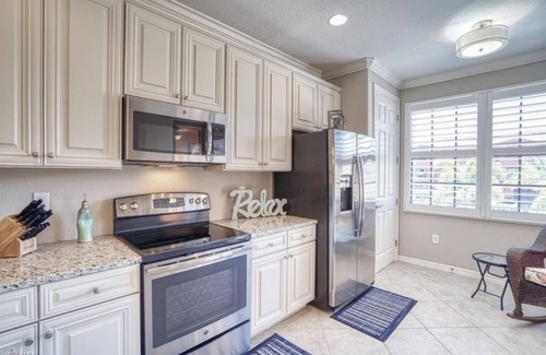 Biggar Condo | Beautiful 3 BR 2.5 Bath Paseo Townhome in a Quad