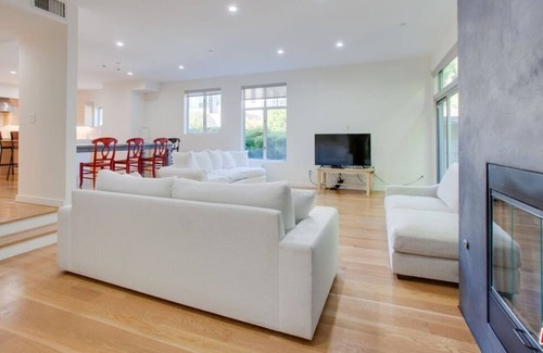 Tri-West House | Beautiful 3 Br. Townhome (448099) by Houzlet