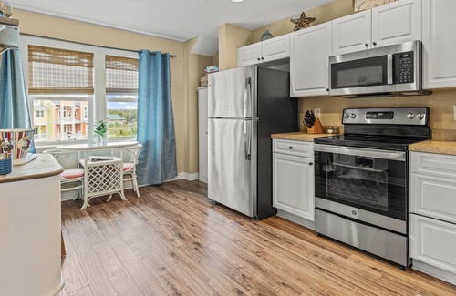 Bermuda Bay House | Beautiful 3 BR, 3.5 Bath, Mini-Waterpark, Pool, Gym, Linens Provided / Sleeps 6