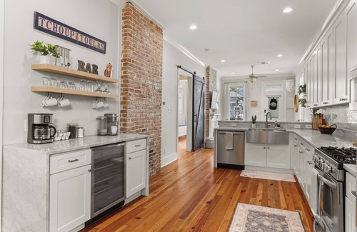 West Riverside House | Beautiful 3bed 2Ba Home in Uptown New Orleans! Close to Magazine St/Universities