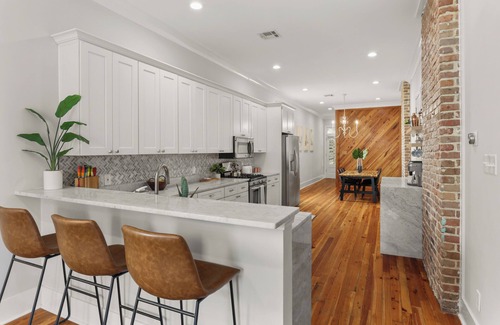 West Riverside House | Beautiful 3bed 2Ba Home in Uptown New Orleans! Close to Magazine St/Universities