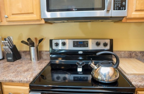Kreole Apartment | Beautiful 3BR 2BA/Full Kitchen/Balcony/W&D