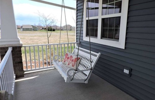 Butte Des Morts House | BEAUTIFUL 4 BED/3 BATH HOME MINUTES FROM EAA