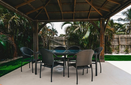 North Central Hollywood House | Beautiful 4 Bedroom 2 Bath private pool home 3 miles from Hollywood beach.